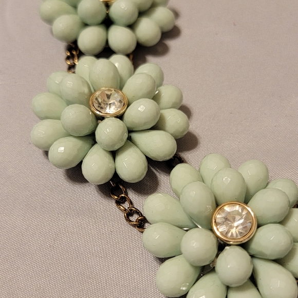 Floral design necklace green - Picture 5 of 9